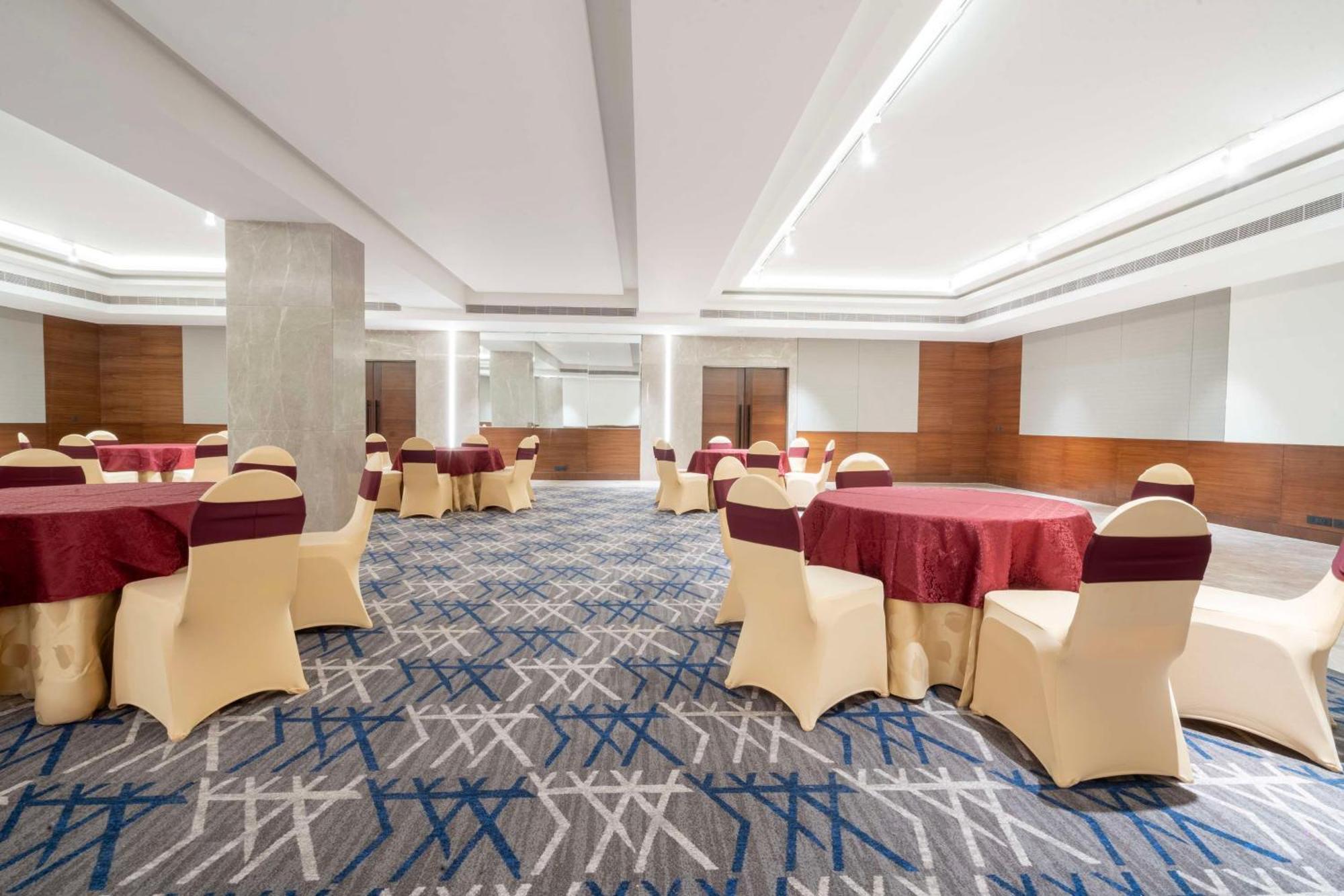 Radisson Hotel Vrindāvan Exterior foto